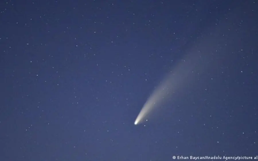 Una estación de infrasonido cercana registró la onda expansiva del meteorito cuando se rompió, causando estallidos sónicos. 