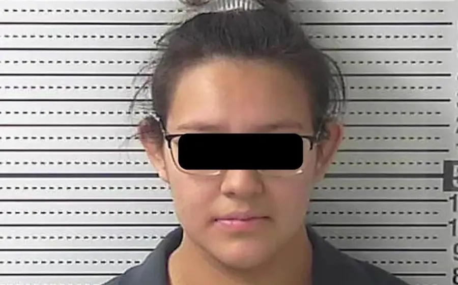 La mujer de 18 años, de nombre Alexis Ávila, fue captada en video en el momento justo en el que arroja a su bebé recién nacida a un contenedor de basura.