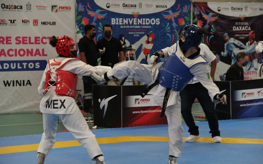 atletas-competencia-de-taekwondo