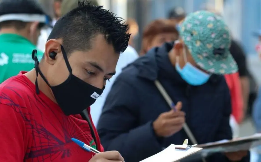 Persona buscando trabajo.