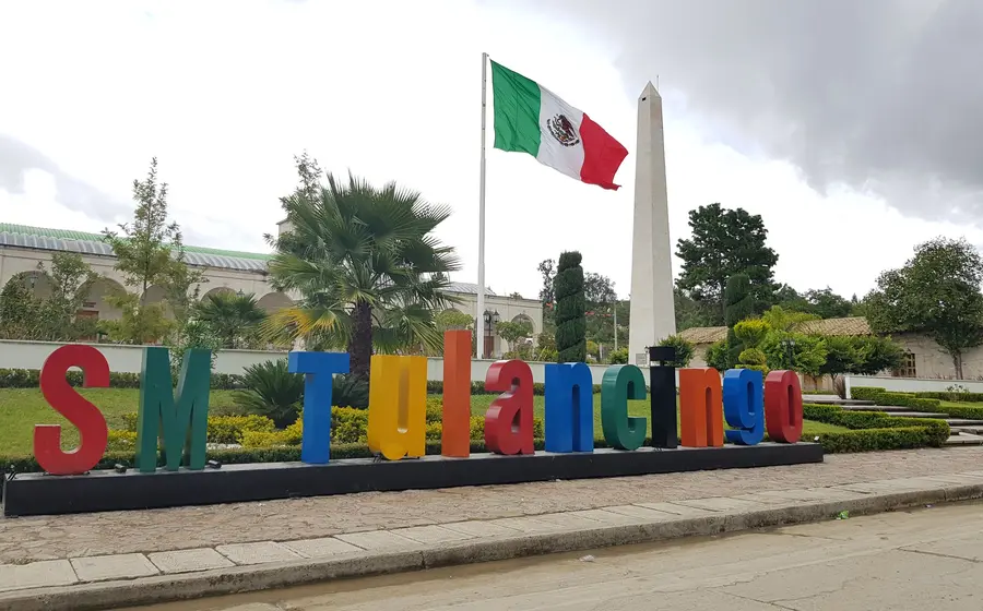municipio-de-tulancingo-y-bandera-de-mexico
