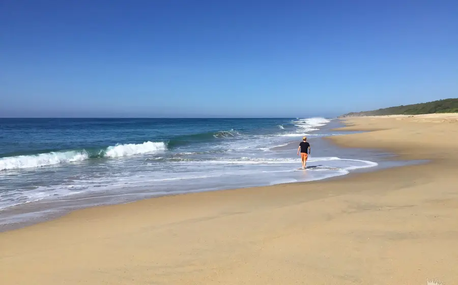 turista_en_playa_bacocho_oaxaca