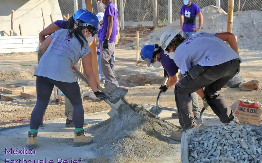 voluntarios-reconstruccion 