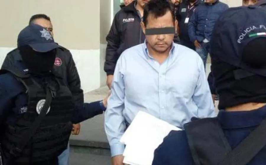 La FGR indicó que “aprovechándose de la superioridad que le confería el cargo en mención, Ramón “M” ejecutó diversos actos sexuales en contra de por lo menos 17 menores de edad”.