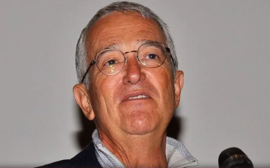 Ricardo Salinas Pliego asegura que no importa si las personas están vacunadas o no porque en algún momento se podrían contagiar de SARS-Cov-2.