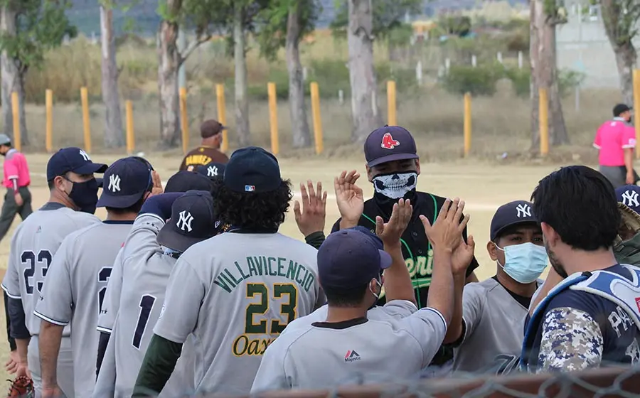 equipo-de-beisbol-choca-los-cinco 