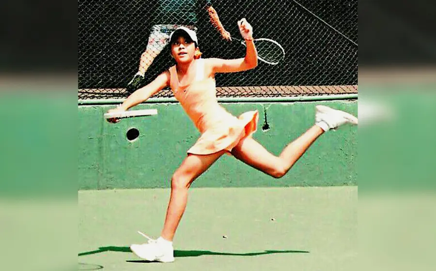 jenny-zapien-jugando-tenis