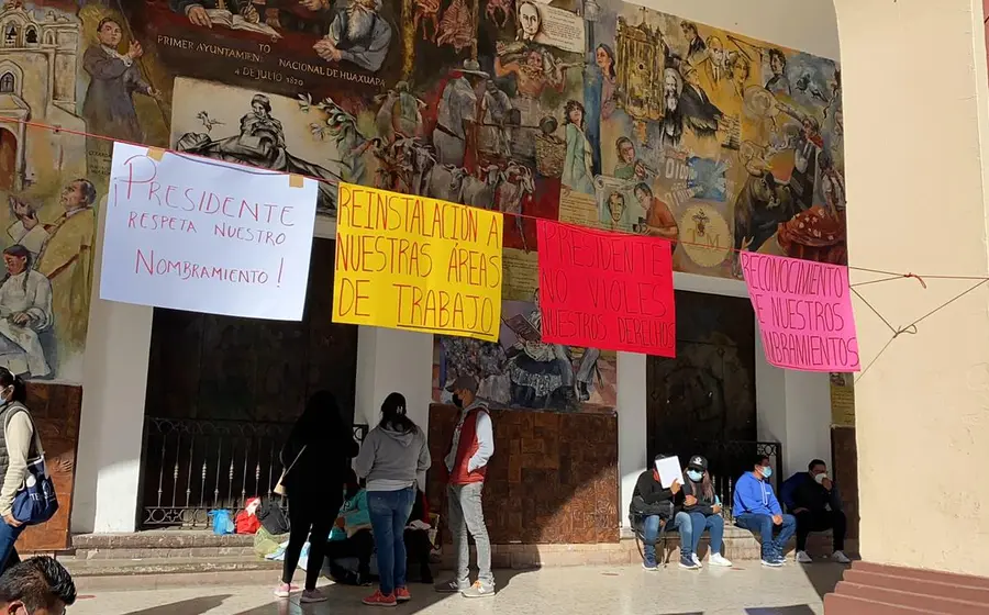 protesta-carteleles-palacio-municipal