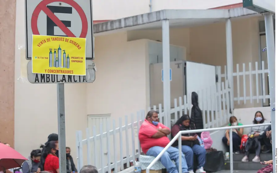 clinica-fila-de-gente