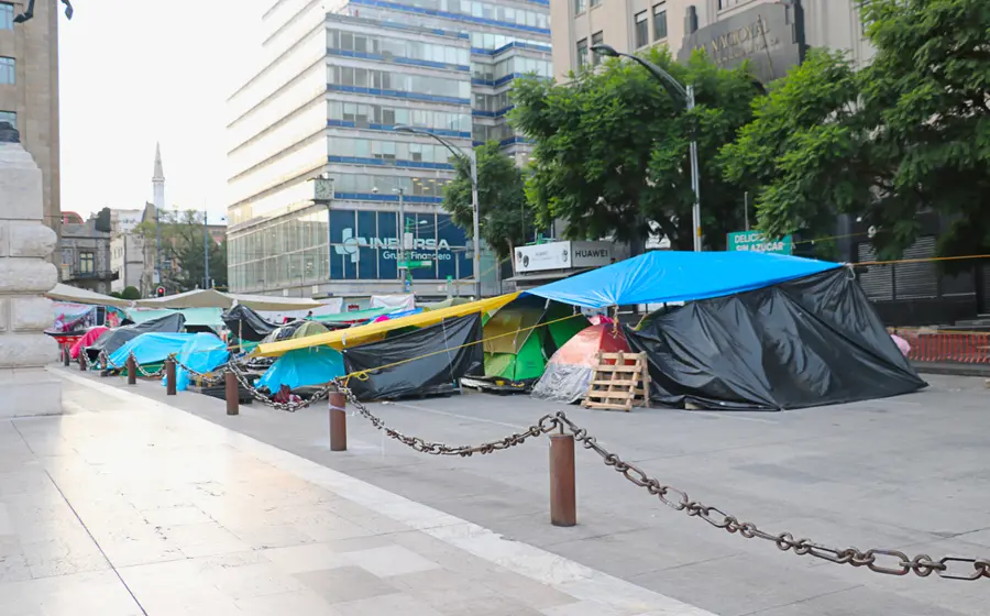 planton-de-triquis-en-cdmx