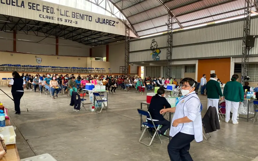 personas-vacunacion-enfermeras