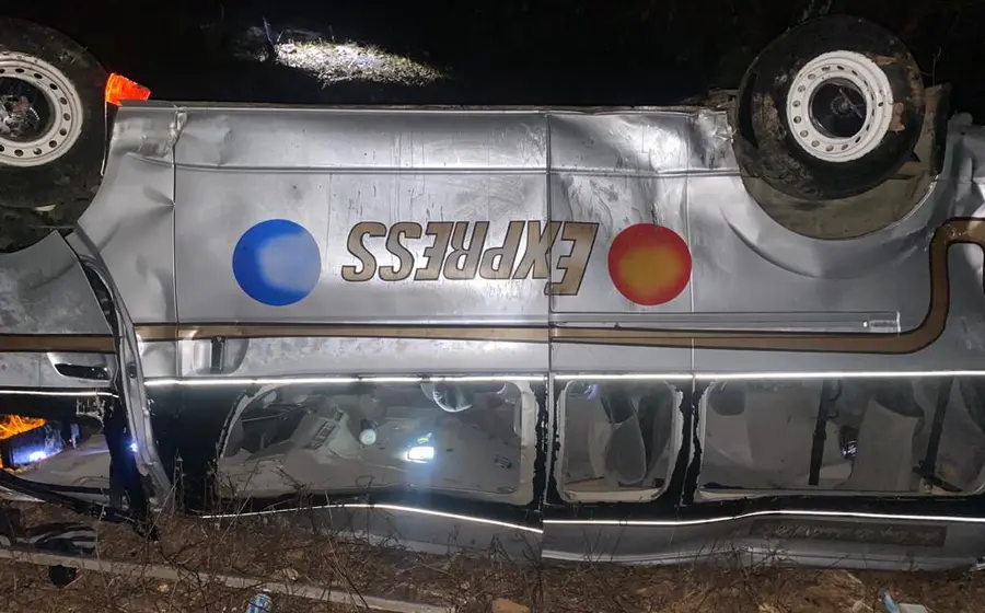 Camioneta volcada