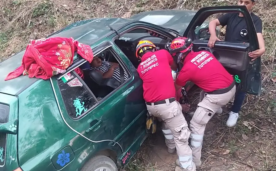 auto-accidente-paramedicos 