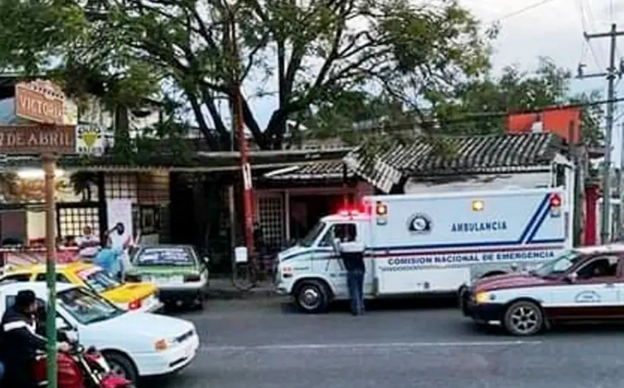 ambulancia-atiende-choque-en-huajuapan