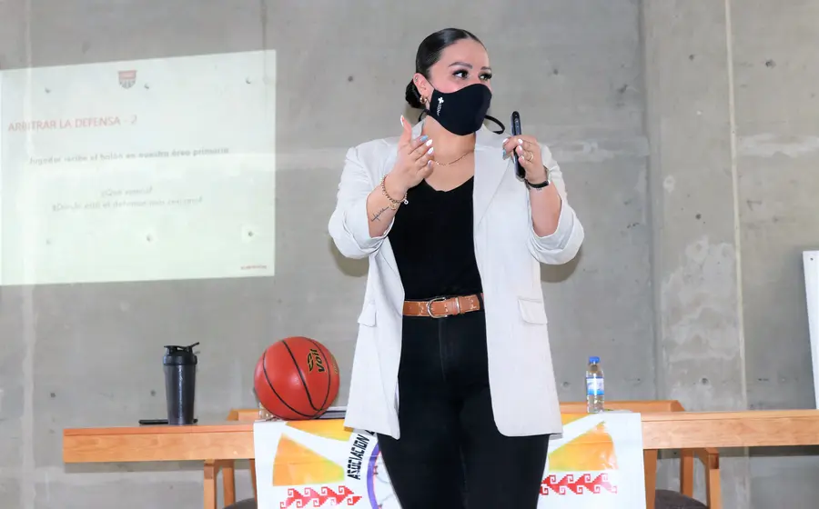 mujer-conferencia 