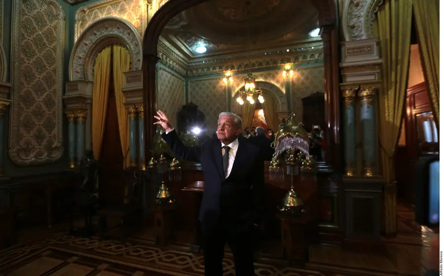 amlo-palacio-nacional 