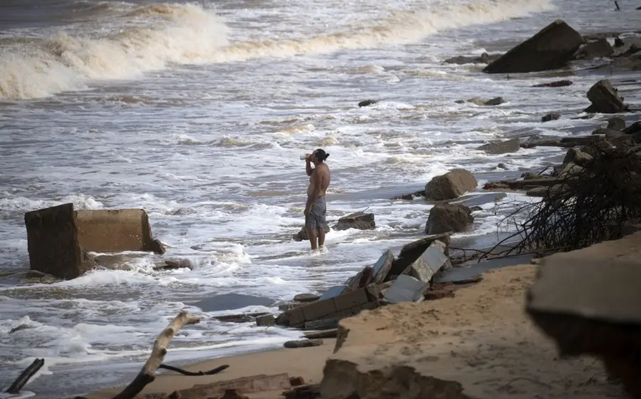 hombre_frente_al_mar