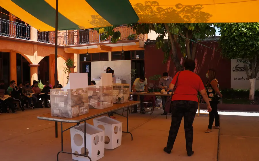 personas-votando