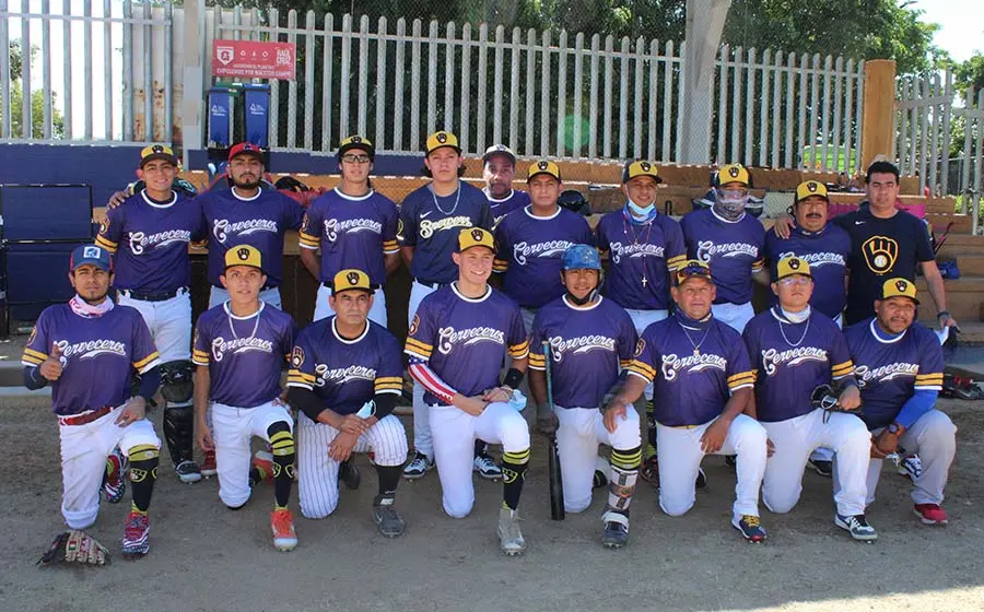 Se-coronan-cerveceros-en-liga-de-beisbol 