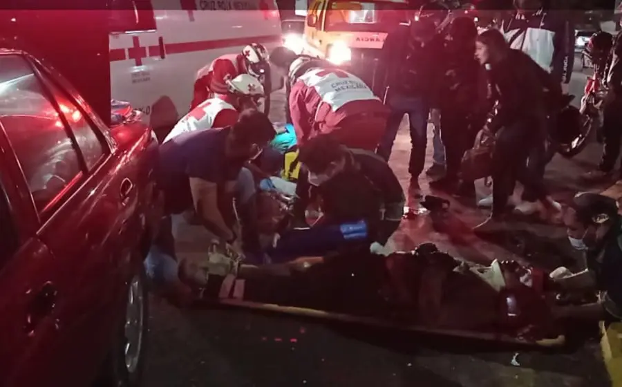 personal-medico-auxilia-a-accidentados