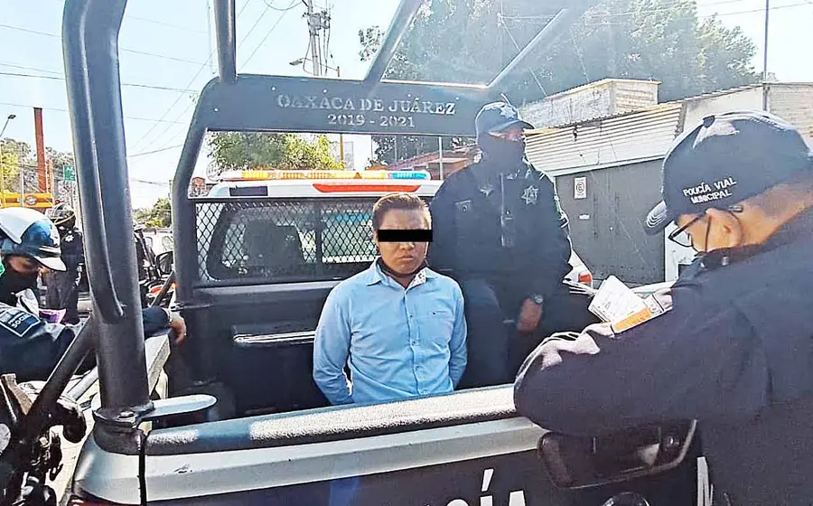 detenido-por-policias 