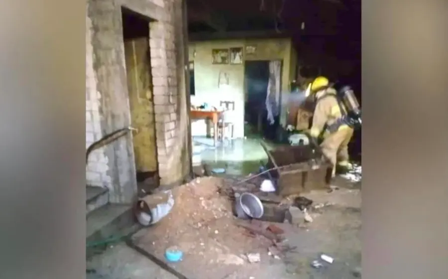 bomberos-mitigando-el-fuego