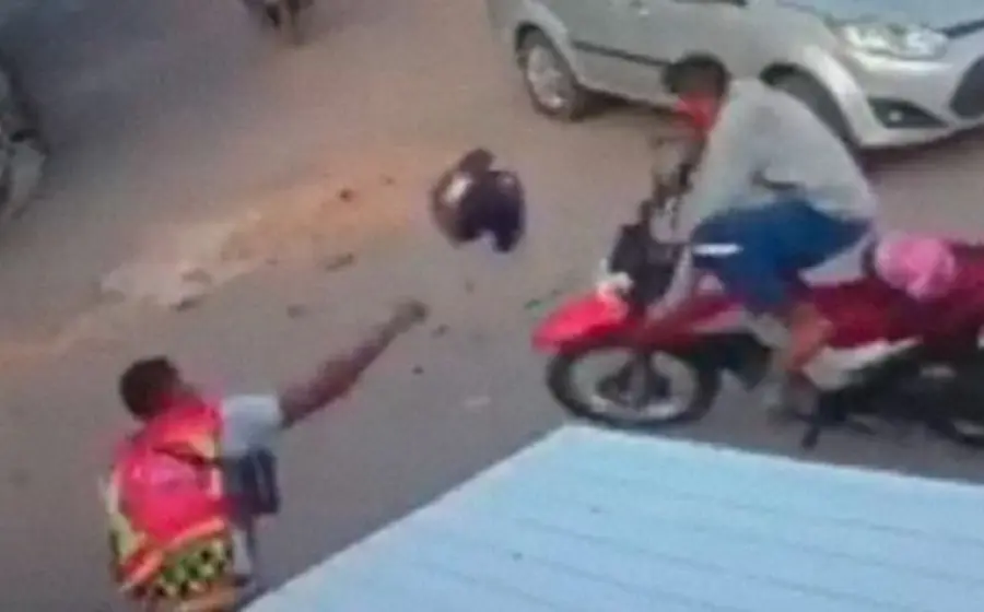 hombre_arroja_caso_a_ladron