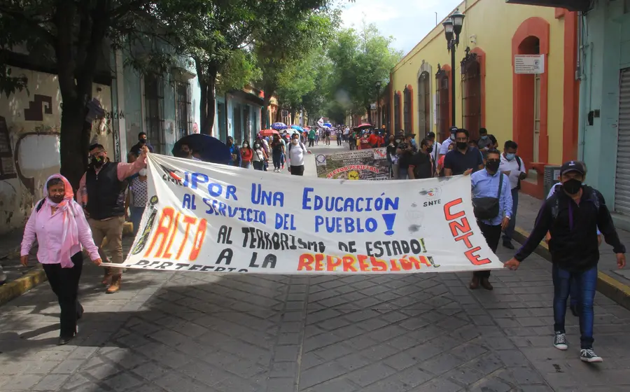 maestros-marchando
