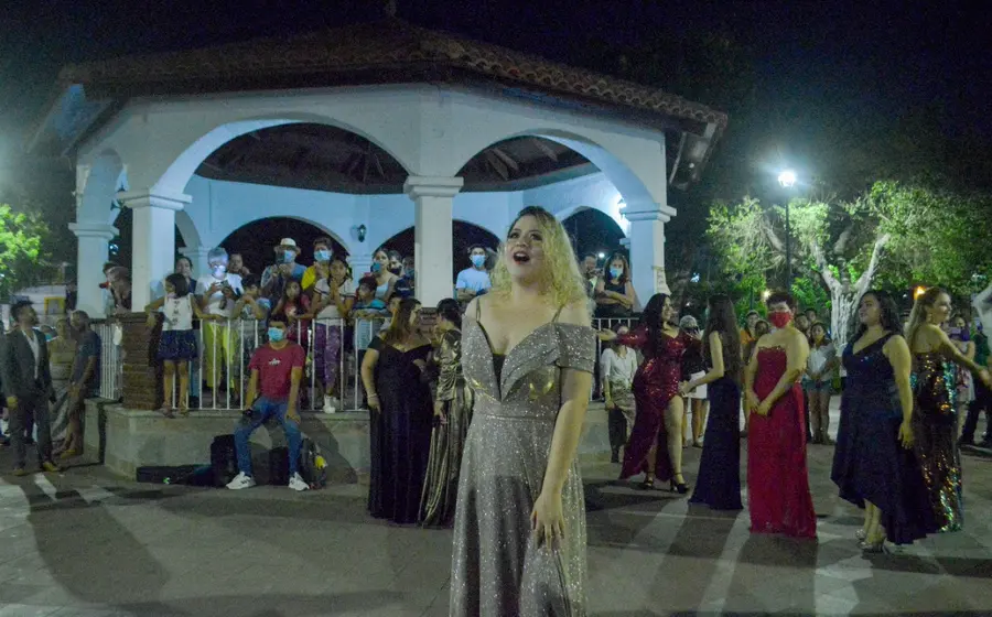 mujeres-cantando