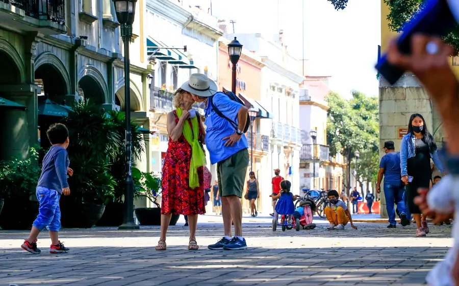 turistas-en-oaxaca-besandose