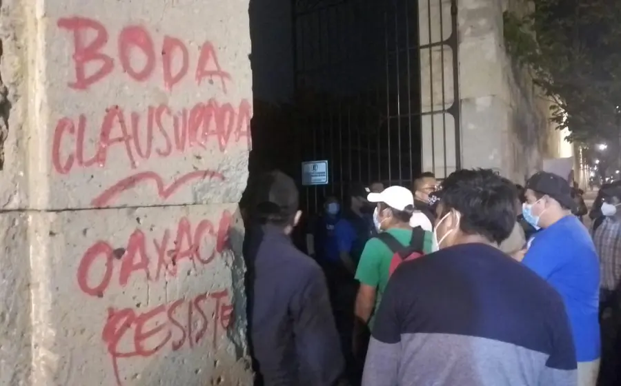 manifestantes_junto_a_pintas