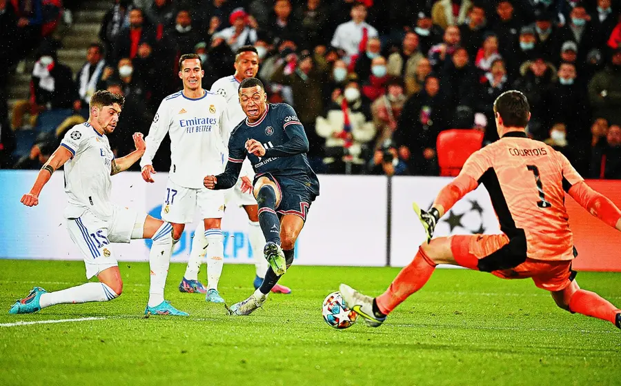 mbappe-pateando-balon
