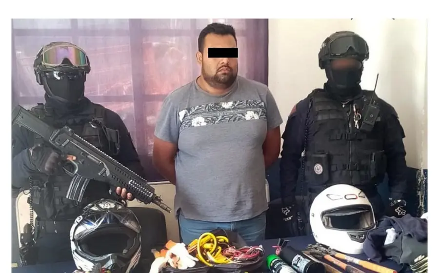 hombre-detenido-por-policias