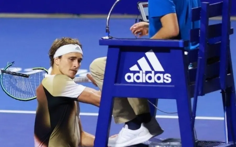 alexander_zverev_golpea_silla