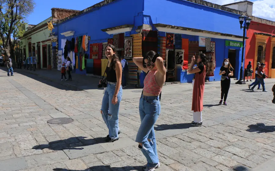turistas-en-calles-de-oaxaca