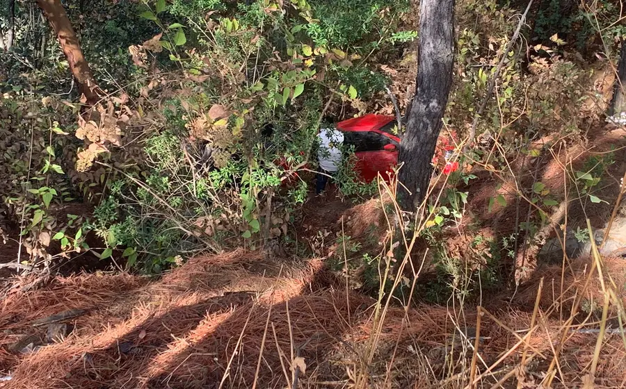 auto-volcado-en-montaña