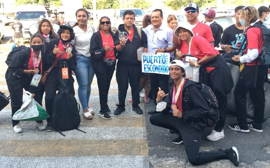 Los surfistas oaxaqueños aterrizaron en Puerto Escondido.