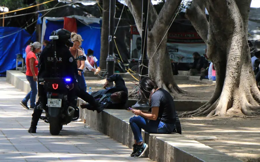 policias-en-el-zocalo 