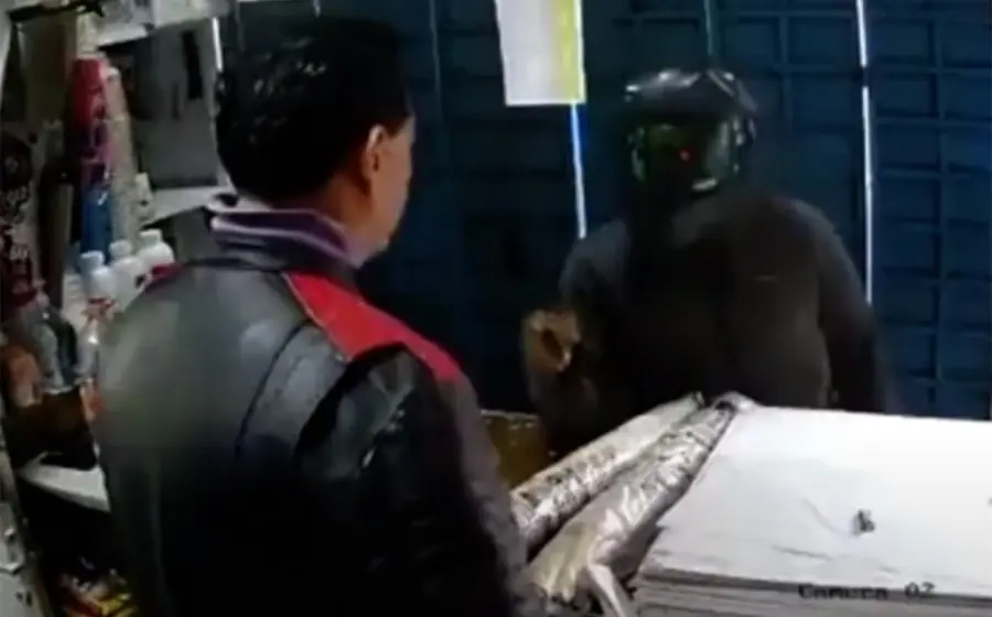 Amenazan a comerciante