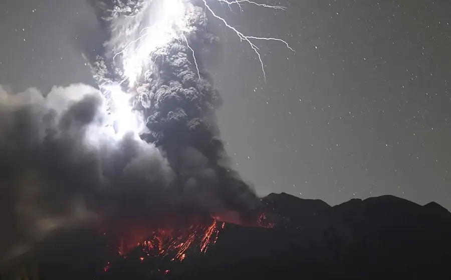 volcan-en-erupcion