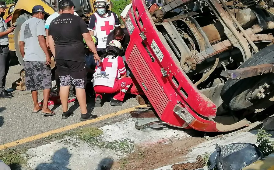 paramedicos_en_volteo