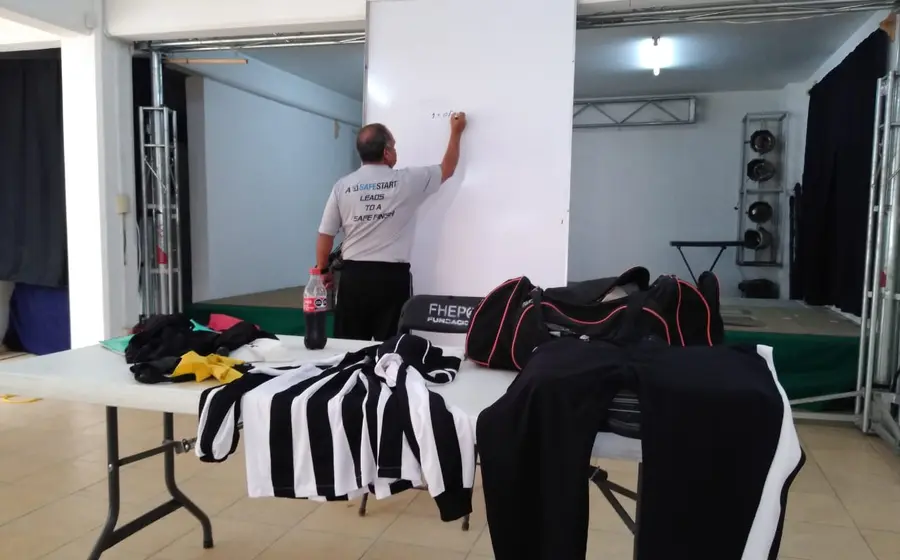 Clínica de arbitraje de futbol americano