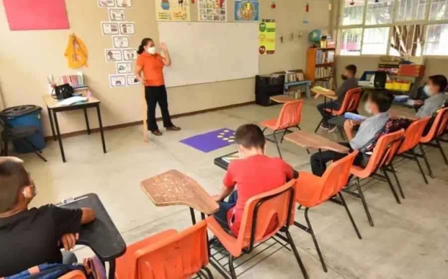 alumnos-en-salon-de-clases 