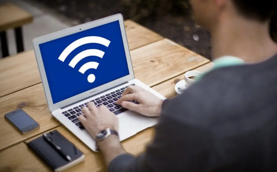 computadora-con-wifi