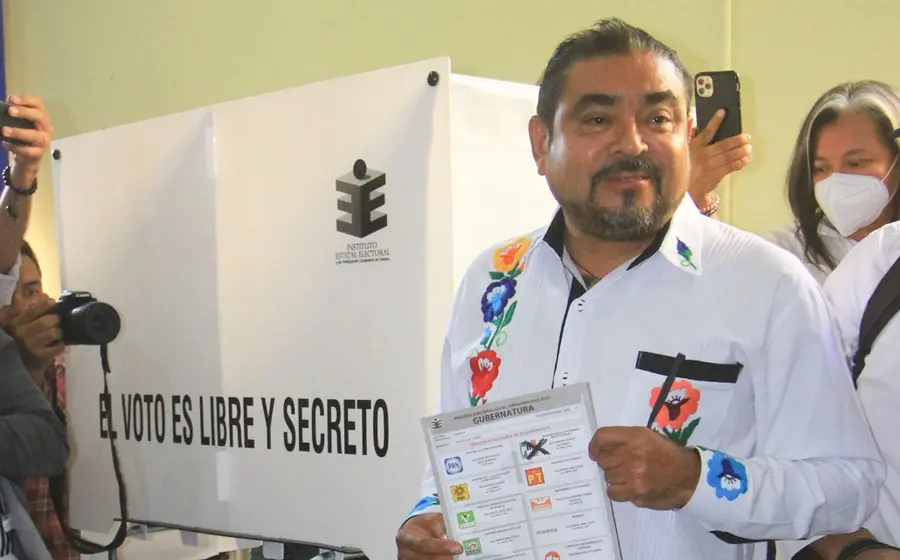 Avilés_votando
