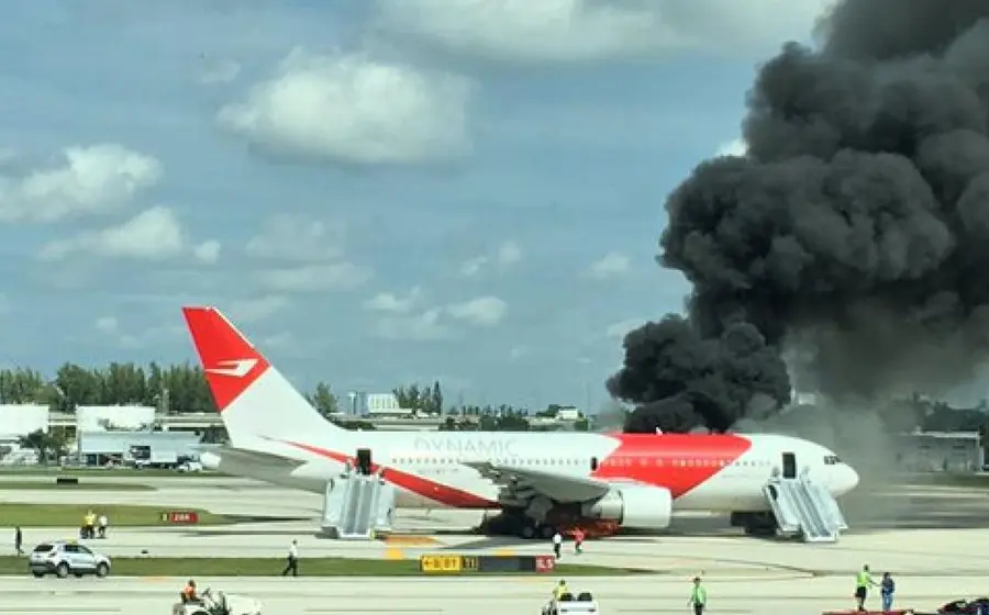 Avión en llamas