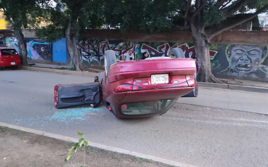 coche-volcado 