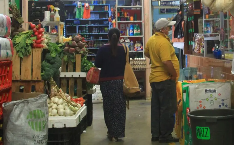 gente_cpmprando_en_mercado