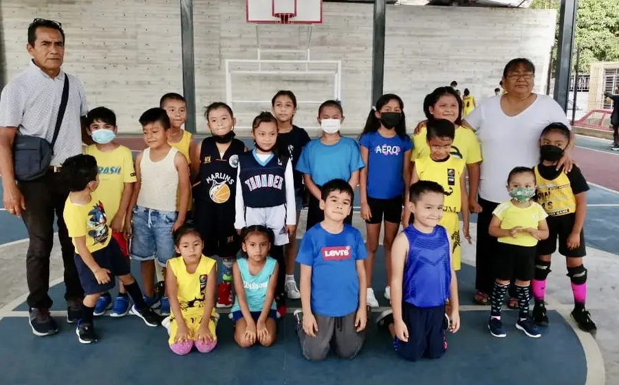 niños-basquetbolistas-en-istmo