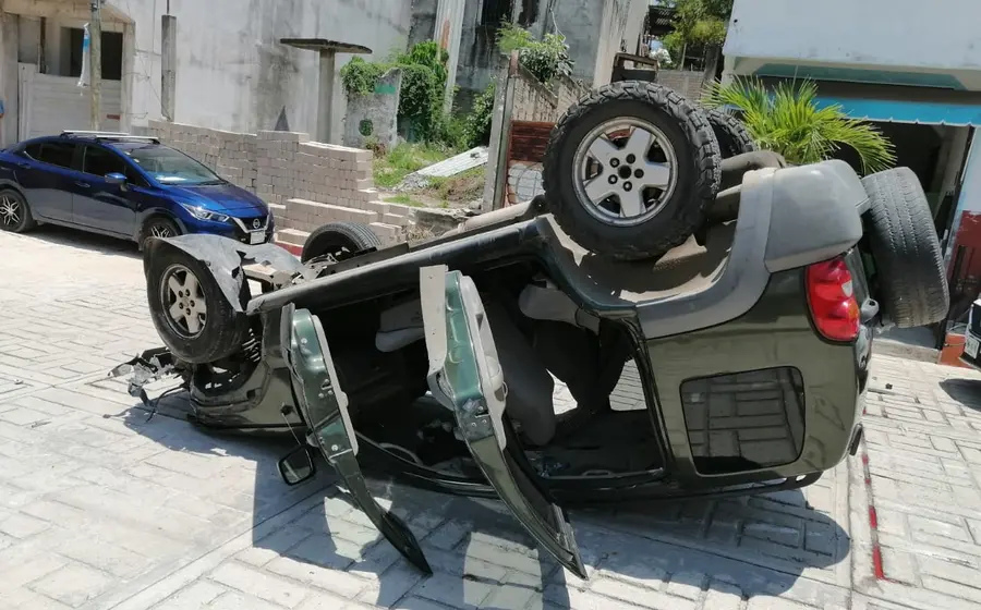 camioneta_volcada